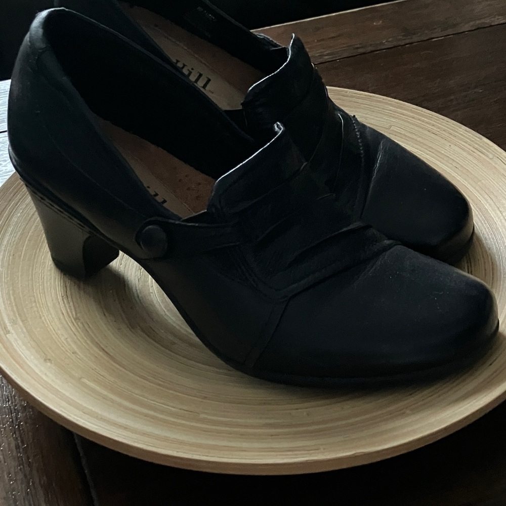 Chic Black Heeled Shoes for Women